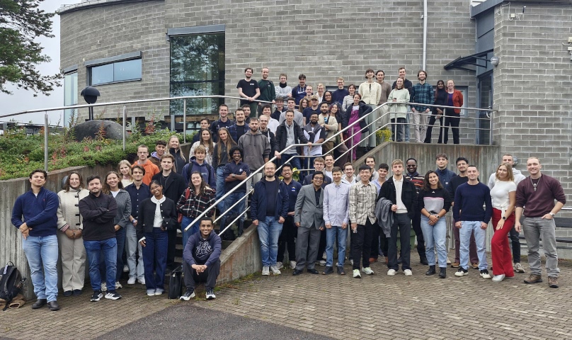 Round 22 SpaceMasters, along with students from the Master’s Programme in Spacecraft Design and several exchange students, standing outside IRF in Kiruna.